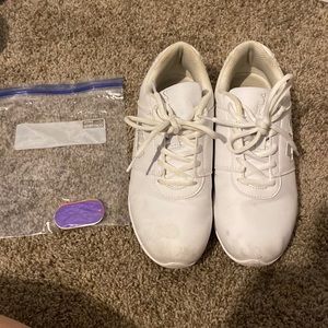 Cheer shoes